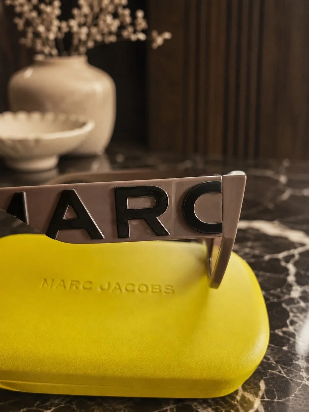 Marc Jacobs bold logo